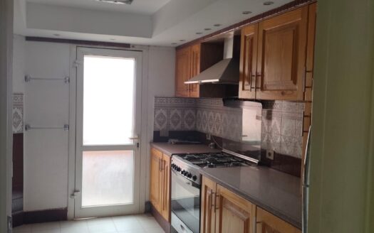 Exquisite Marina Apartment: A Seamless Blend of Luxury Living and Investment Potential