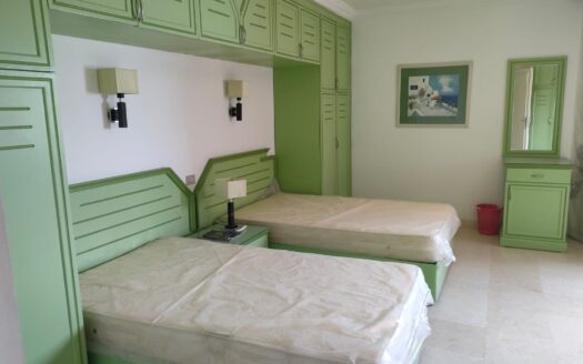 Exquisite Marina Apartment: A Seamless Blend of Luxury Living and Investment Potential