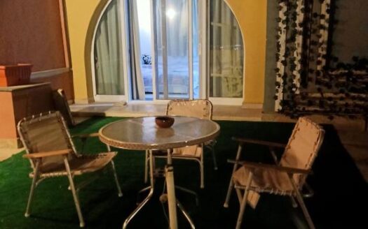 Modern 1-Bedroom Apartment with City Views & Spa Access