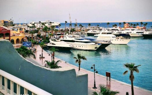 Modern 1-Bedroom Apartment with City Views & Spa Access